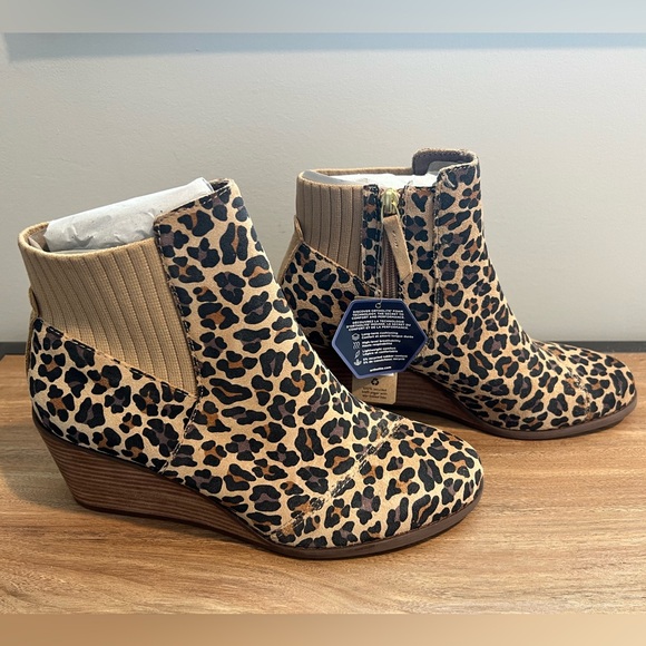 NWT TOMS Leopard Print Wedge Ankle Booties - Picture 4 of 11